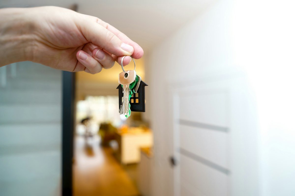A host holding the keys of an apartment