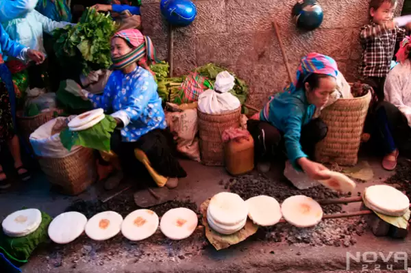 Tham gia phiên chợ Đồng Văn cuối tuần thưởng thức nhiều đặc sản Đông Bắc độc đáo. Ảnh: Sưu tầm