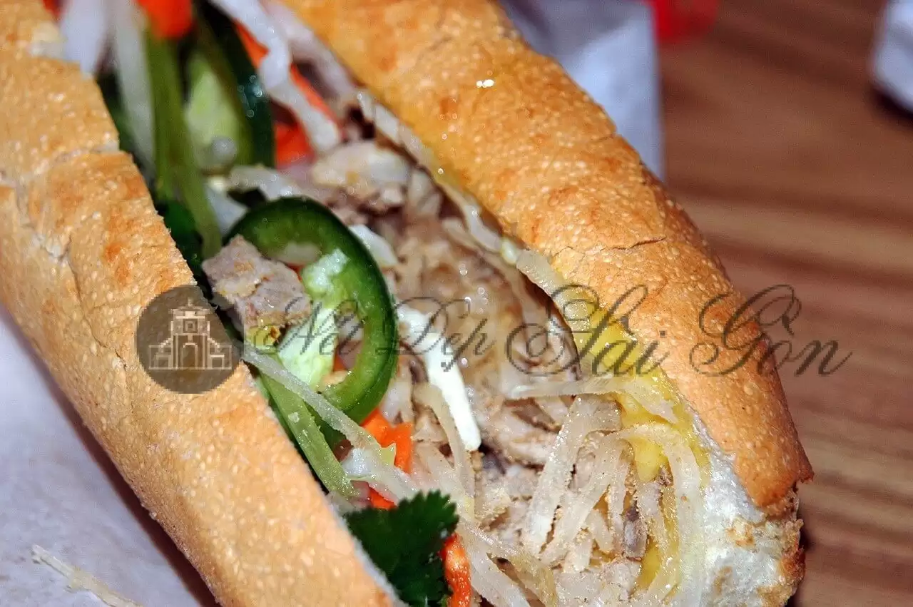 Bánh mì Sài Gòn, nét đặc trưng của ẩm thực đường phố Sài Gòn