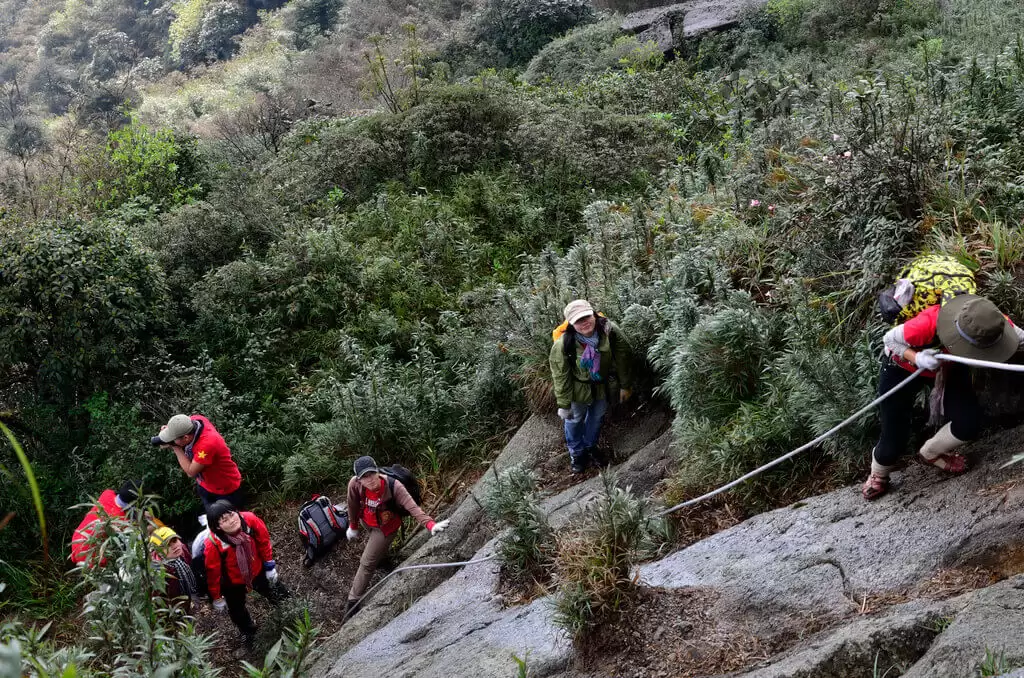 Leo núi lên đỉnh Fansipan