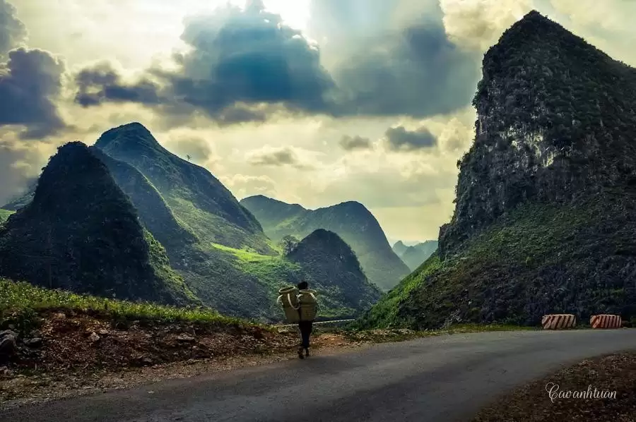 Đường đến Mã Pì Lèng. Ảnh: Cao Anh Tuấn