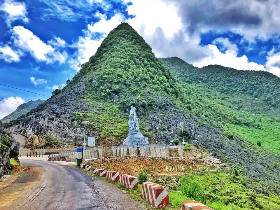 Đường lên Hà Giang mùa này đẹp lắm – Ảnh: Nguyễn Hoàng Anh