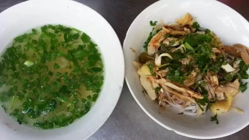 Phở gà trộn Mã Mây