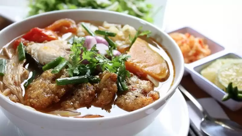 Bún riêu cây mận