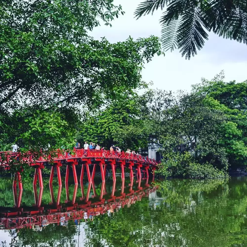 cầu thê húc phong cảnh hà nội