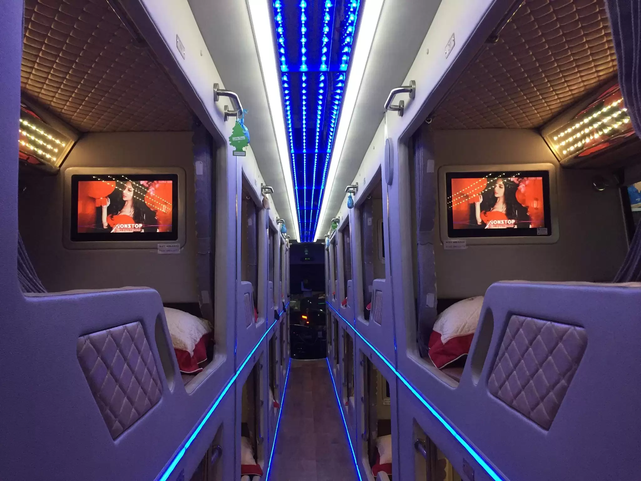 Xe limousine giường nằm Sapa Hà Nội - Fansipan Express