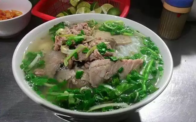 Đặc sản về đêm Hà Nội - phở bò đường tàu